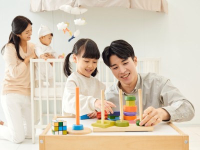 강한 성장과 발달을 돕기 위한 어린이 보육 프로그램 이미지